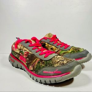 Real tree girl hot pink/camo athletic shoes.